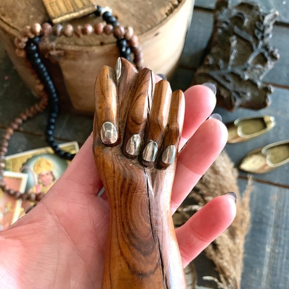 19TH CENTURY SOLID CARVED ROSEWOOD MANO FIGAS FIST PENDANT - Picture 7 of 10